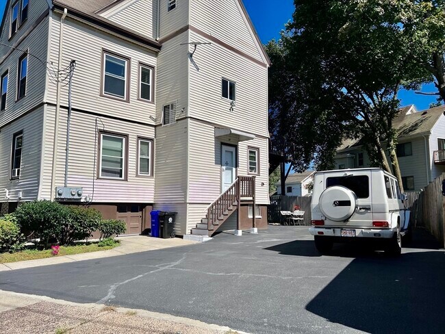 Building Photo - 55 Beach St