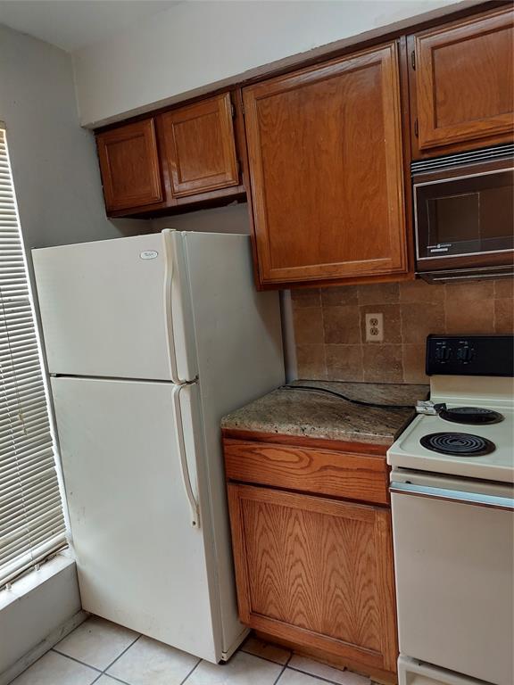 Building Photo - 3900 Woodchase Dr