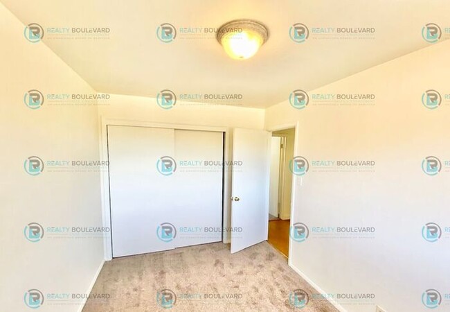 Building Photo - Spacious & Cozy 2-Bedroom Apartment with P...