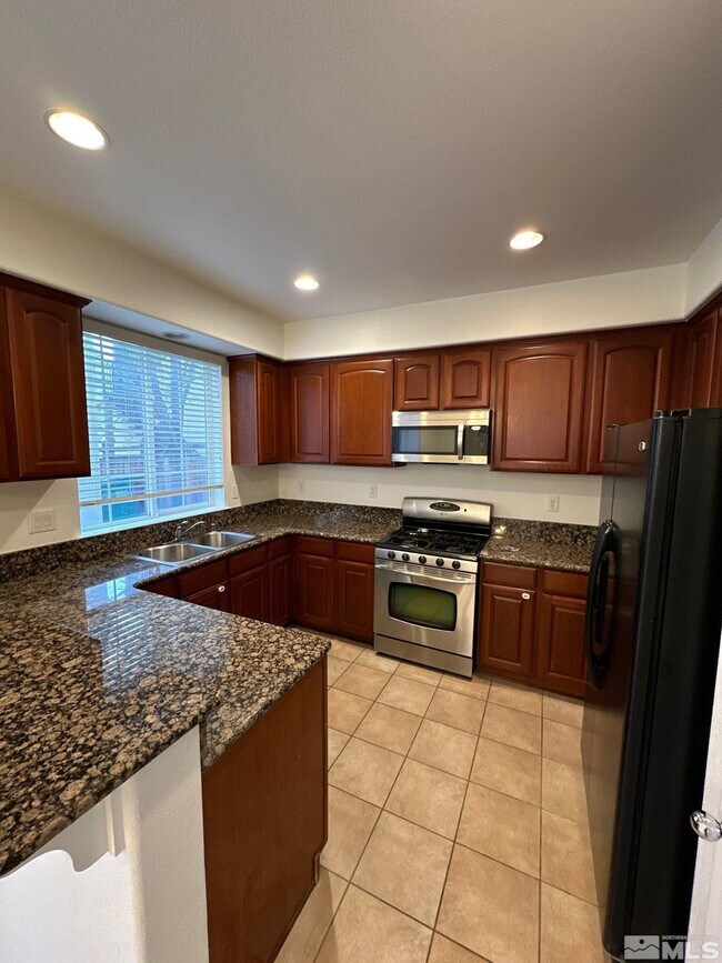 Building Photo - 3843 Dominus Dr