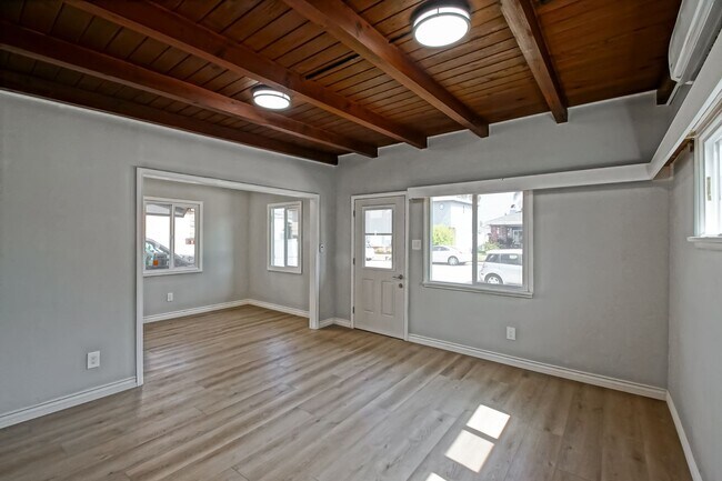 Building Photo - 1534 Mathews Ave
