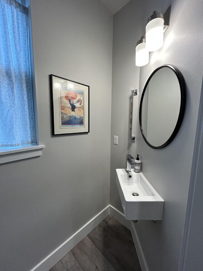 Building Photo - Beautiful Fully Furnished 3 Bed, 2.5 Bath Townhouse on Corner Lot