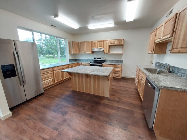 Primary Photo - 3860 Loomis Trail Rd