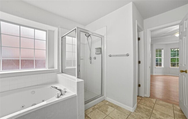 Building Photo - 1911 Cedar Bend Dr