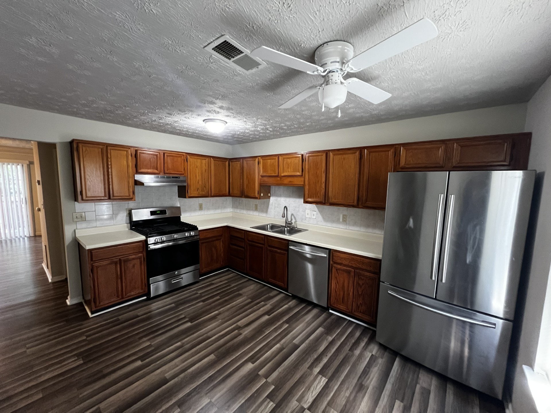 Building Photo - 6617 Meadow Green Cir