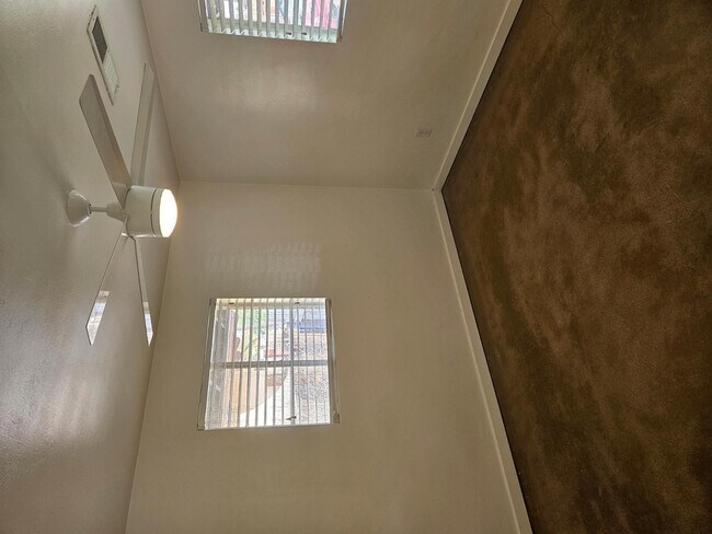 Building Photo - 802 W Turney Ave