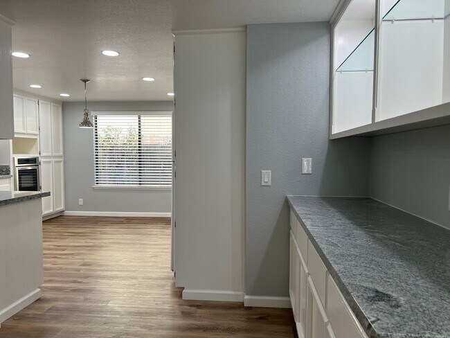 Building Photo - Beautiful 3 Bedroom Home in Roseville