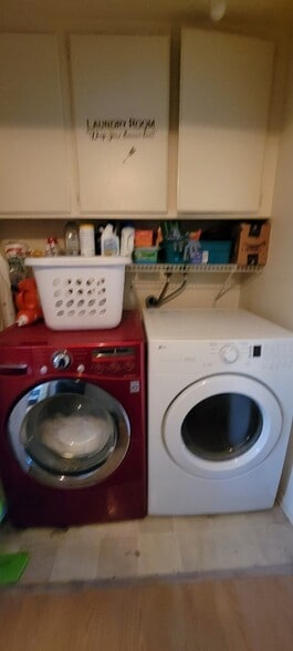 Building Photo - 335 E Plymouth St