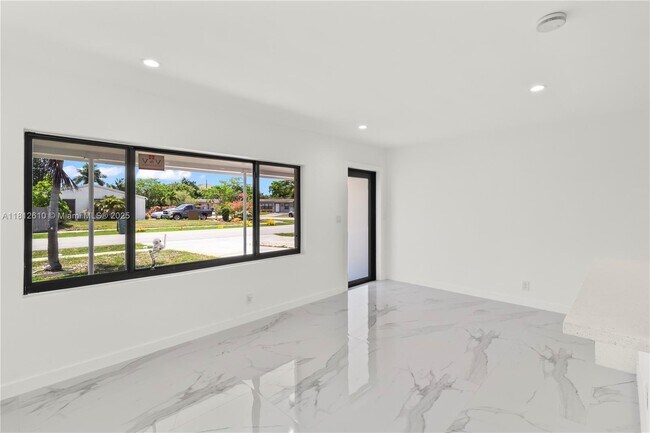 Building Photo - 431 NE 58th Ct