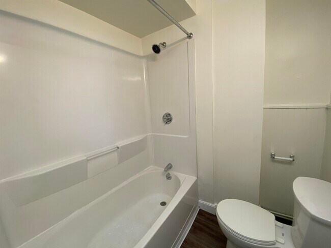 Building Photo - 62 Ferry St