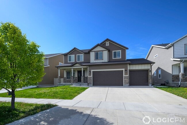 Primary Photo - Stunning Single Family Home In Excellent L...