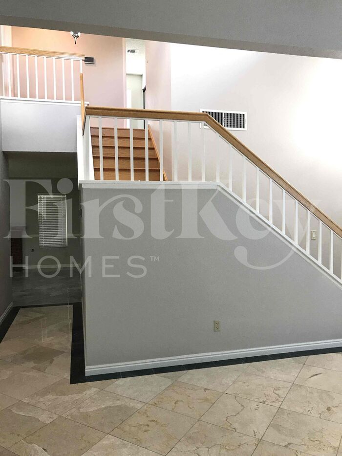 Building Photo - 344 Templeton Dr