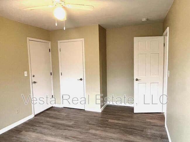 Building Photo - 506 E Locust St