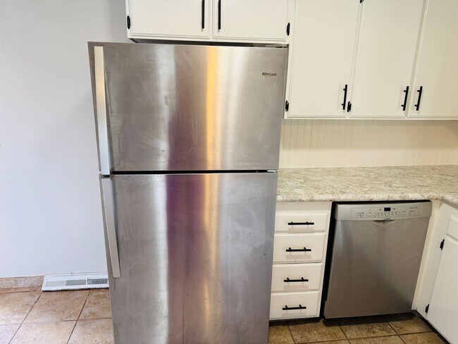 Building Photo - Dog Friendly 4 Bedroom - Billings West End