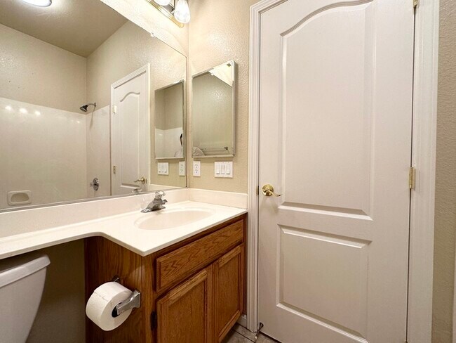 Building Photo - Beautifully Updated 3-Bedroom, 2-Bath Home...