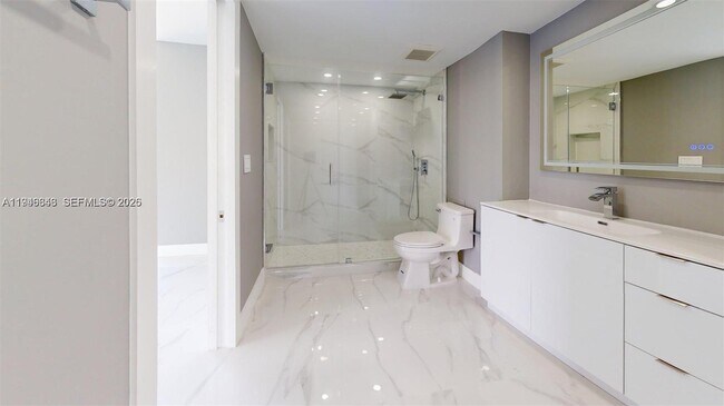 Building Photo - 3625 N Country Club Dr