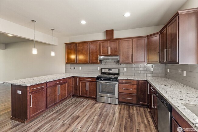 Building Photo - Newer Modern Townhome, Attached 2 car garage, Bedroom and bath on ground level
