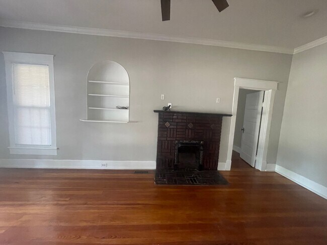Building Photo - 209 3rd Ave