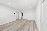 Building Photo - HILLCREST GREAT RENOVATED ONE BEDROOM APARTMENT.