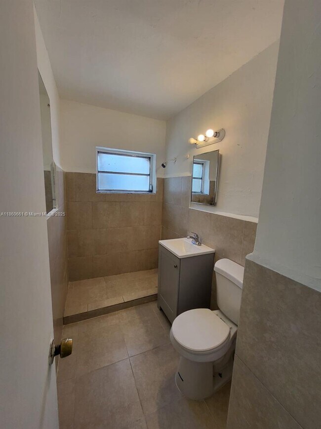 Building Photo - 642 NW 77th St