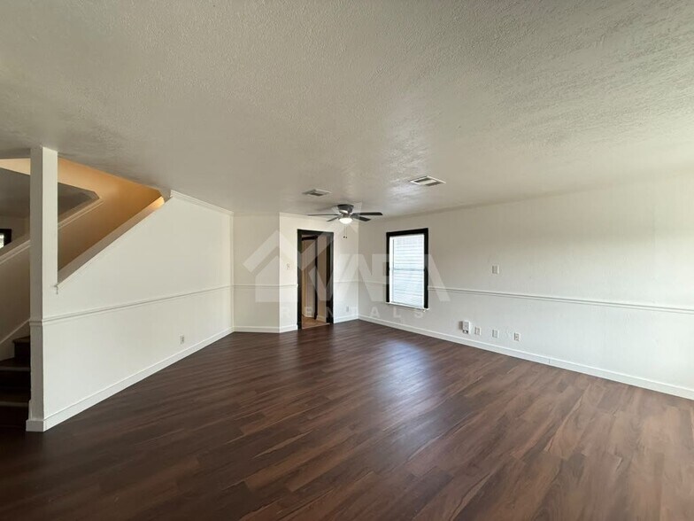 Building Photo - 9666 Green Plain Dr