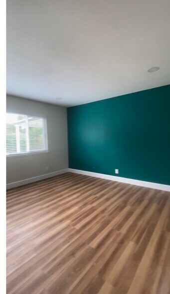 Building Photo - 1666 W Chanticleer Rd