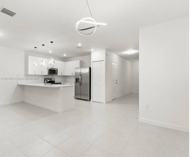 Building Photo - 5090 SW 37th St
