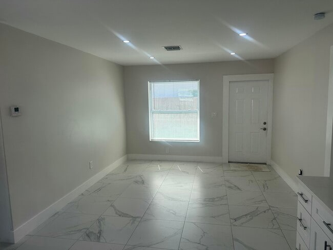 Building Photo - 1227 NW 6th Ave