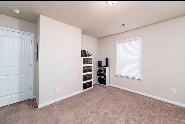 Building Photo - 205 Haley Dr
