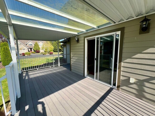 Building Photo - Beautiful 3 Bedroom in Private Community!