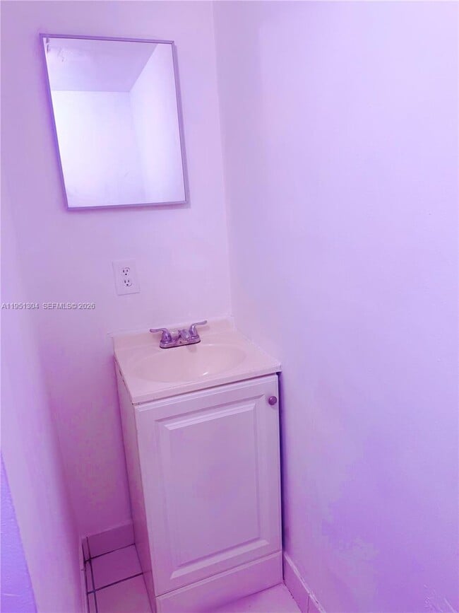 Building Photo - 1822 Cleveland St