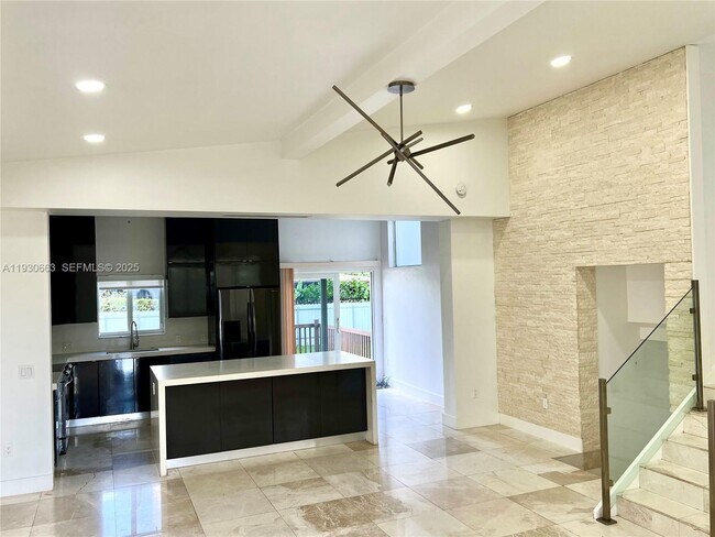 Building Photo - 2536 Flamingo Ln