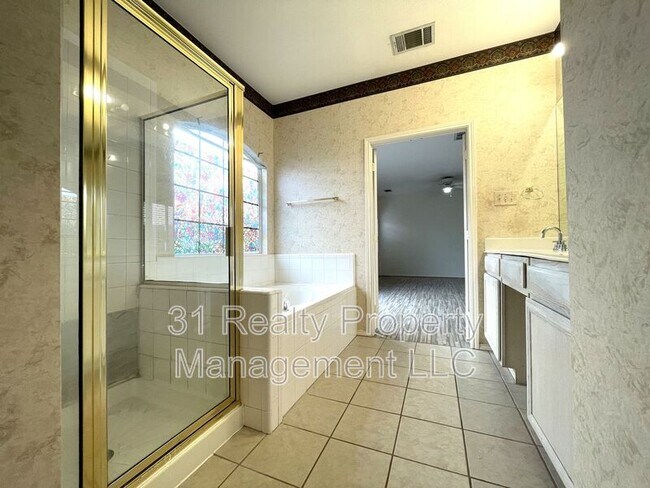 Building Photo - 4108 Hedgerow Dr