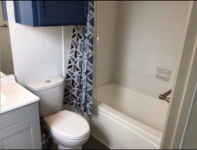 Building Photo - Townhome Close to Lake Conroe