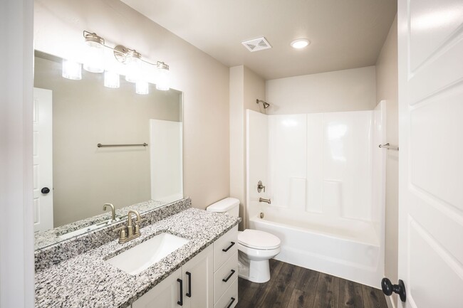 Building Photo - MODERN 4 BED 3 BATH TOWNHOME IN SUGAR CITY