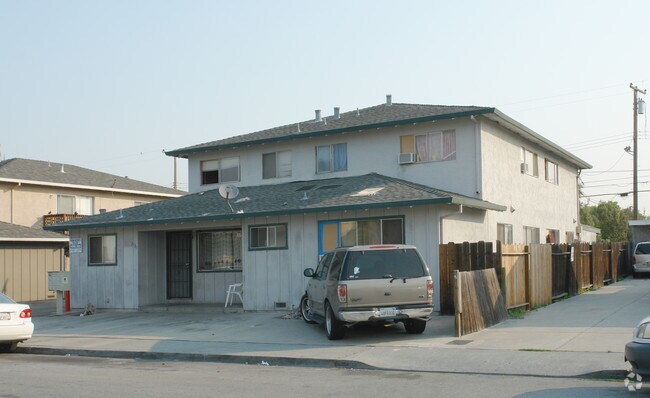Building Photo - 2125 Main St