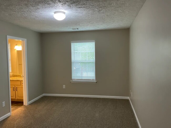 Building Photo - 7013 Calderwood Dr