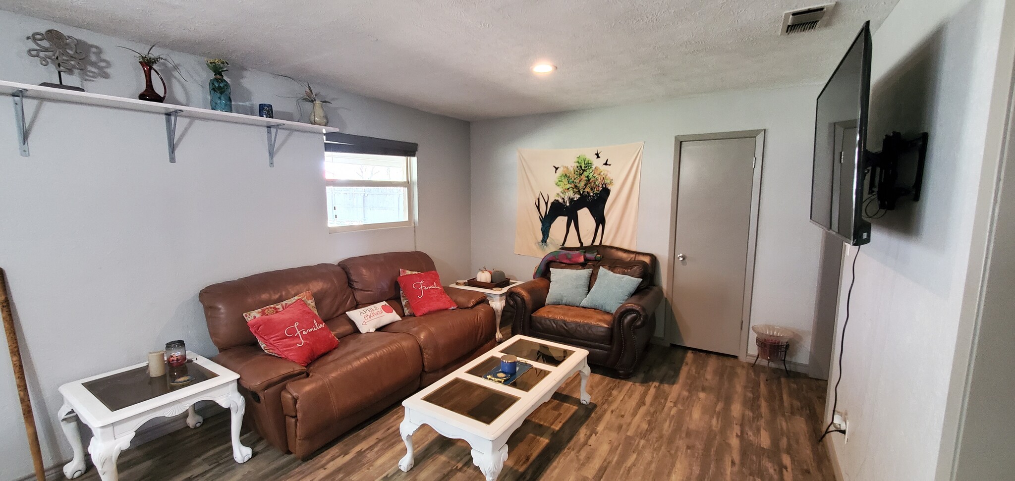 Family room - 4525 Sisk Rd