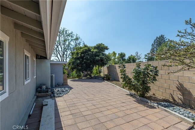 Building Photo - 4661 Woodhaven Dr