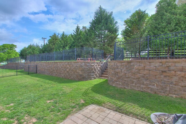 Building Photo - 1113 Camden Cir