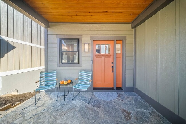 Building Photo - Fully Furnished | Asheville Area