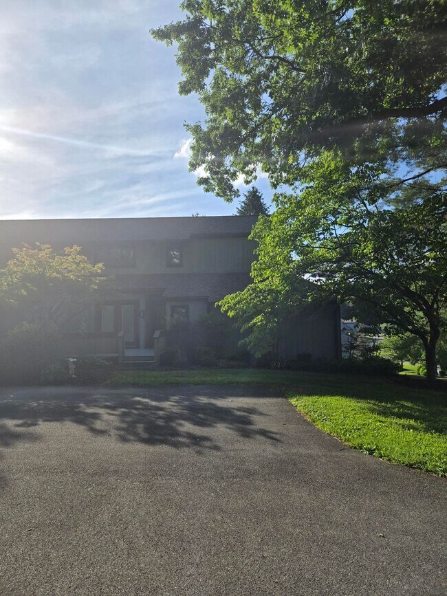 Building Photo - Spacious 3-Bedroom Condo in Gated Community – Modern Comfort & Convenience!