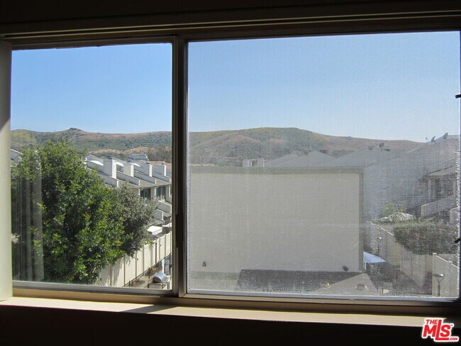 Building Photo - 5275 Colodny Dr