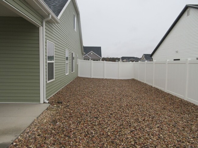 Building Photo - 3 bed 2.5 bath - Single Family Home in Crescent Hills