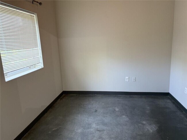 Building Photo - 620 Glen Iris Dr NE
