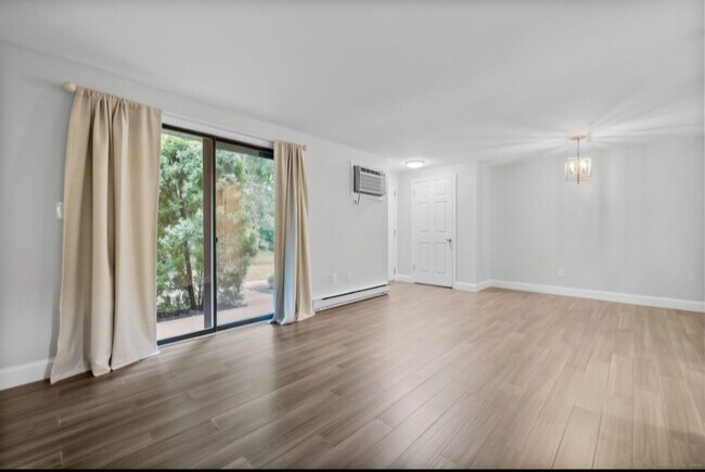 Building Photo - 165 South St