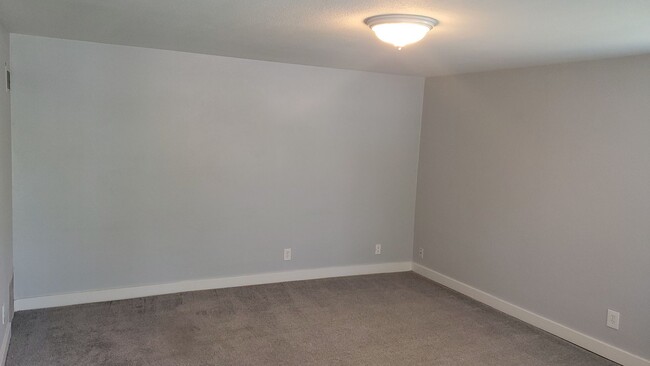 Building Photo - Near Patty Jewett Golf Course!