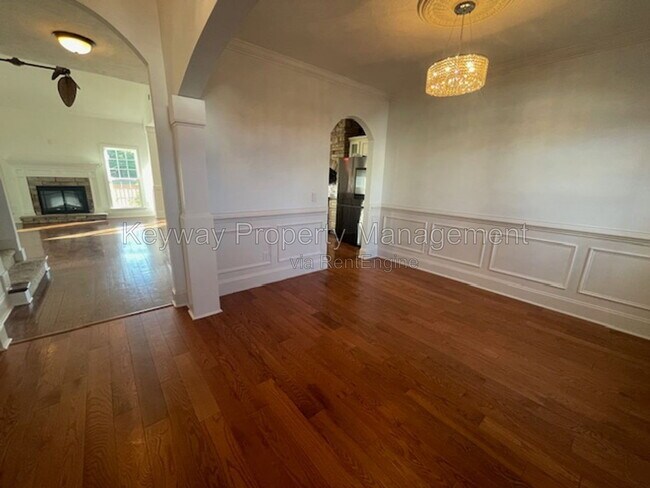 Building Photo - 880 Willow Lake