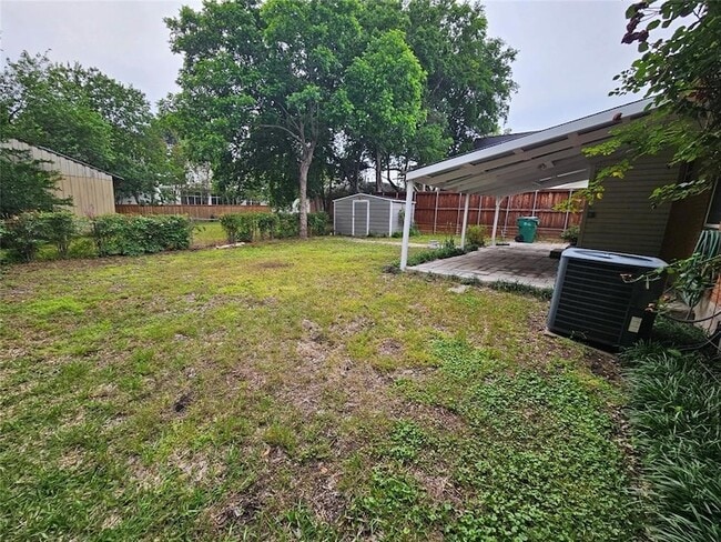 Building Photo - 804 S Cedar St