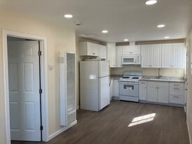 Building Photo - 574 Yosemite Way